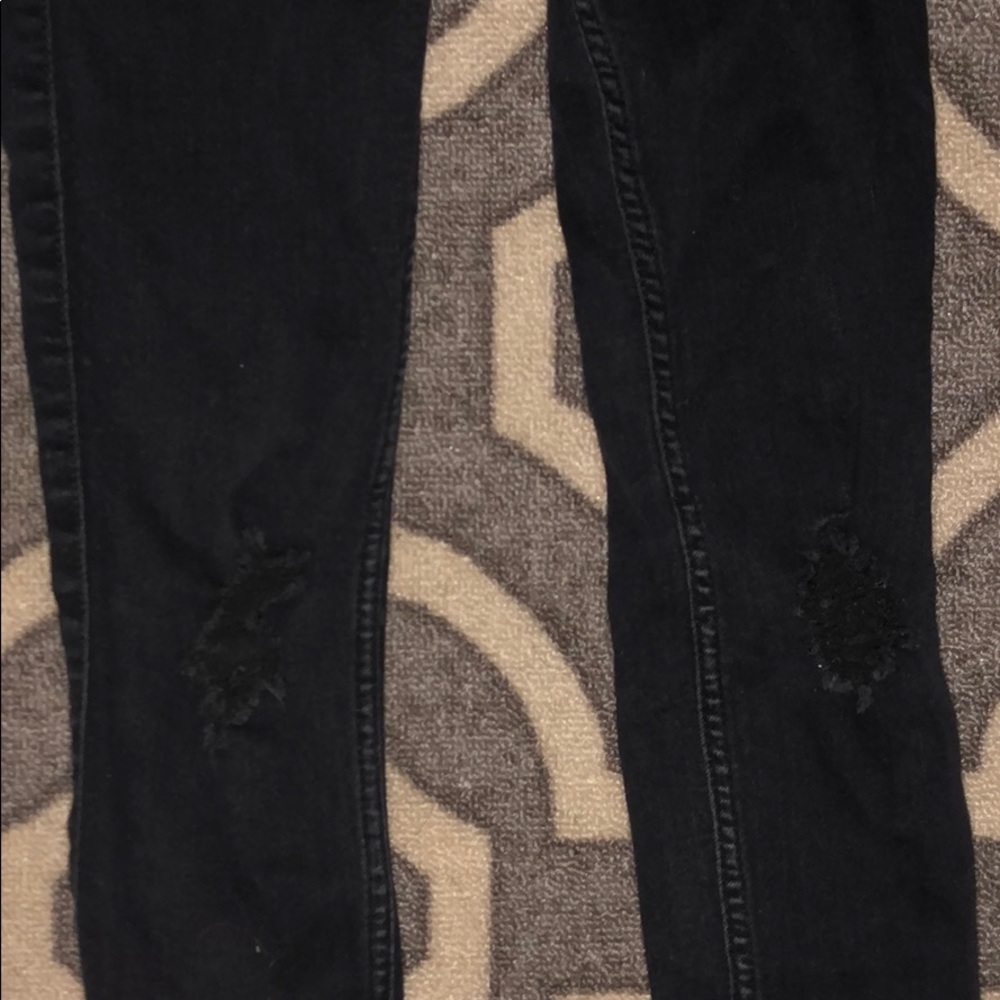 Black skinny crop jeans